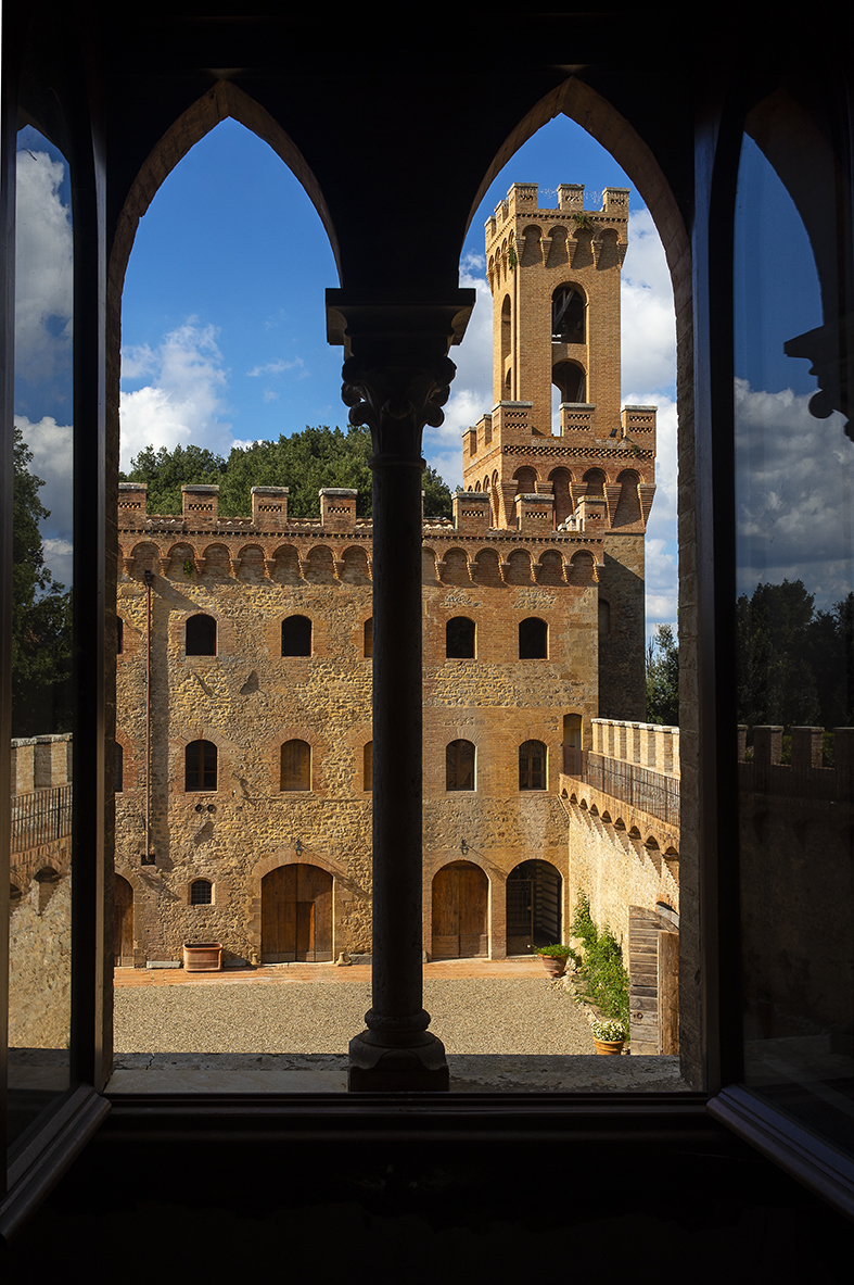 castello villa torre window courtyard
